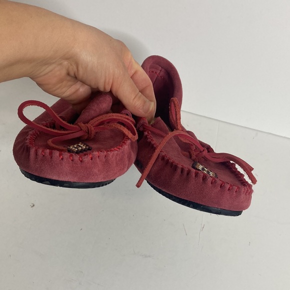 Manitobah Moccasins Womens 7 Pink Red Suede Slip On Loafers Aboriginal Beaded - Picture 6 of 13